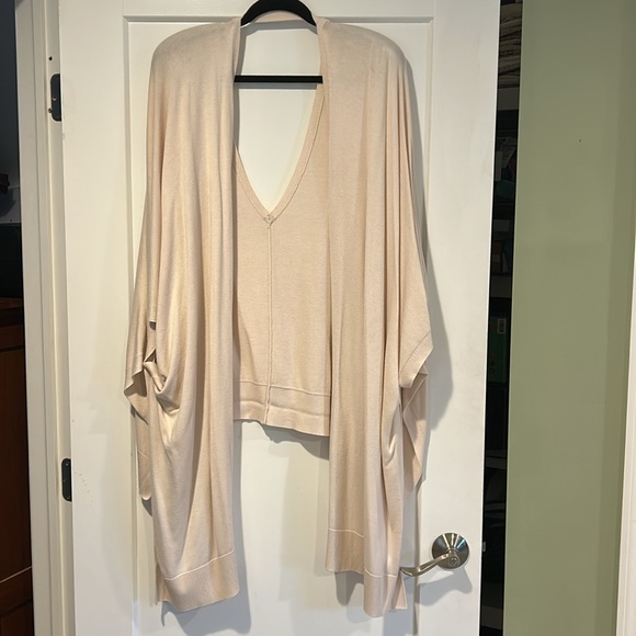 Lululemon Free to Coast Wrap - Picture 7 of 9